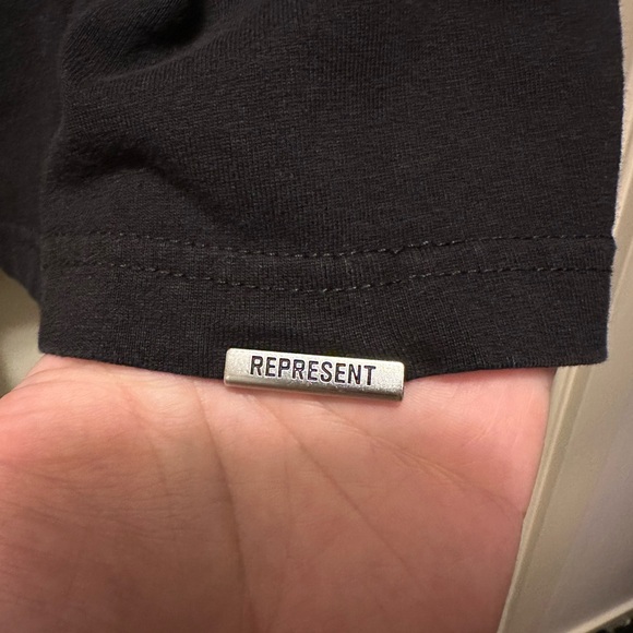 Black Represent Tee - Picture 4 of 4